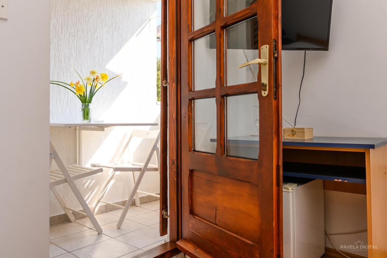 Sobe I Apartman Mareta Miholascica Bagian luar foto