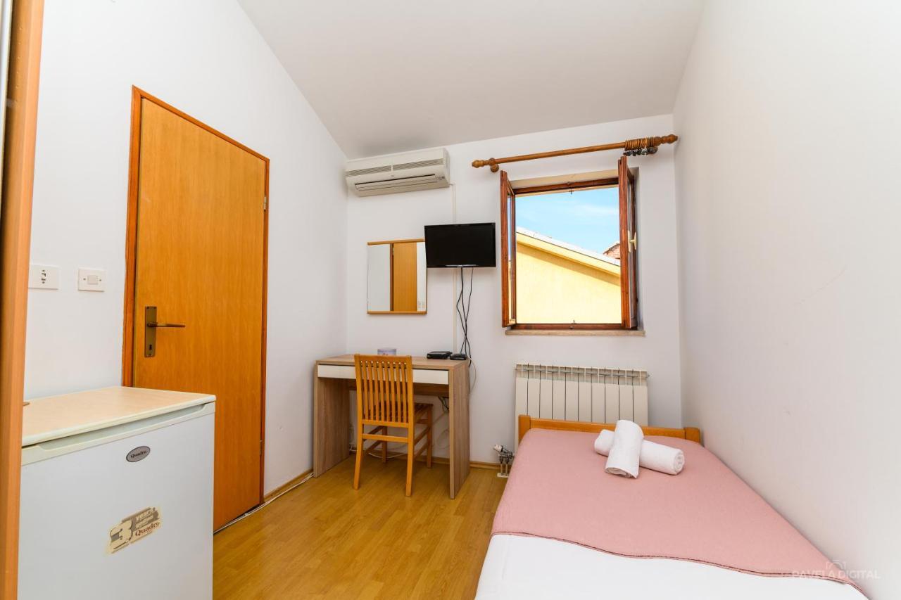 Sobe I Apartman Mareta Miholascica Bagian luar foto