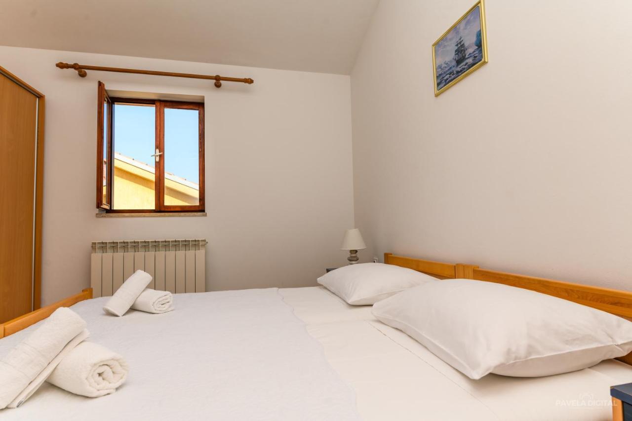 Sobe I Apartman Mareta Miholascica Bagian luar foto