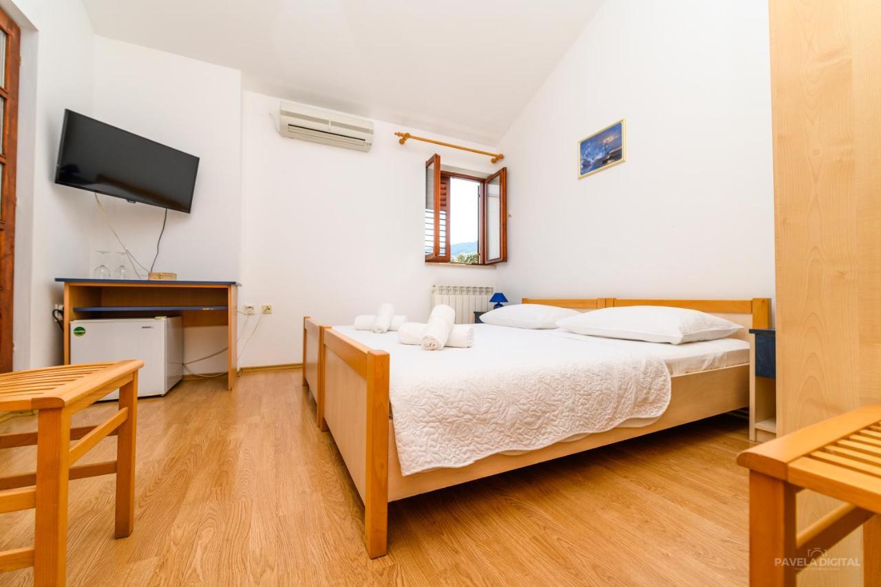 Sobe I Apartman Mareta Miholascica Bagian luar foto