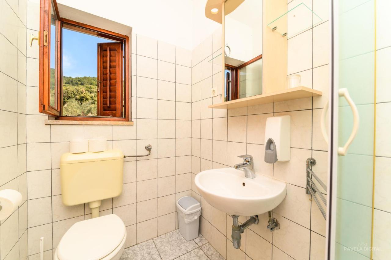 Sobe I Apartman Mareta Miholascica Bagian luar foto