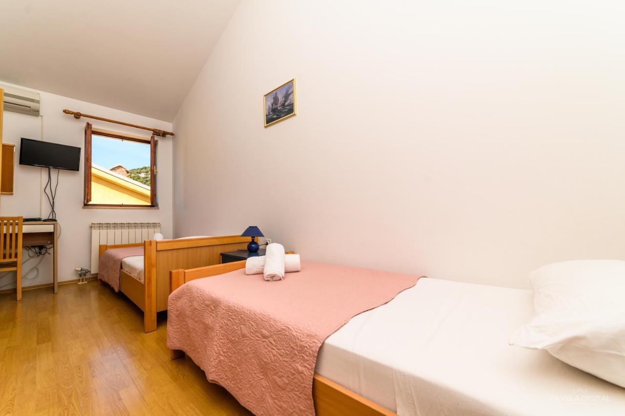 Sobe I Apartman Mareta Miholascica Bagian luar foto