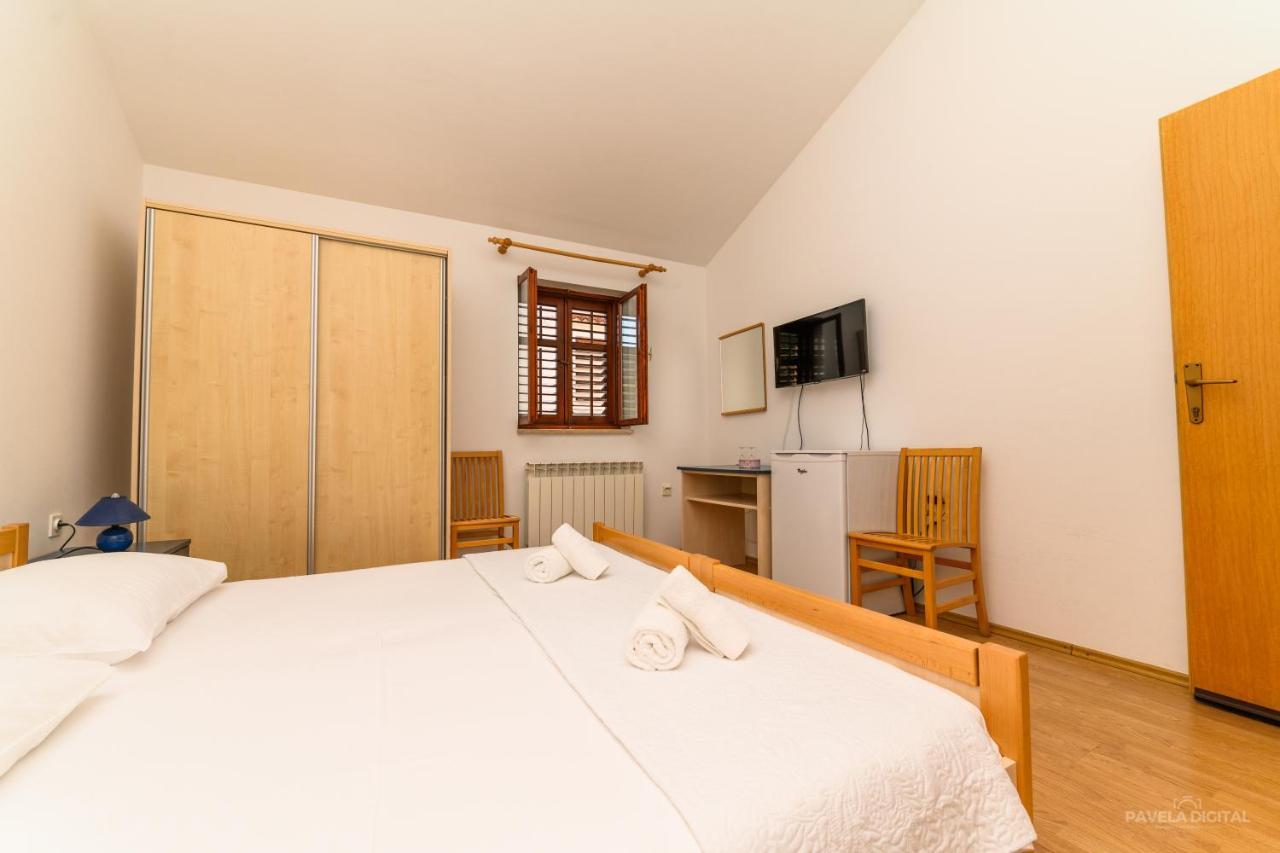 Sobe I Apartman Mareta Miholascica Bagian luar foto